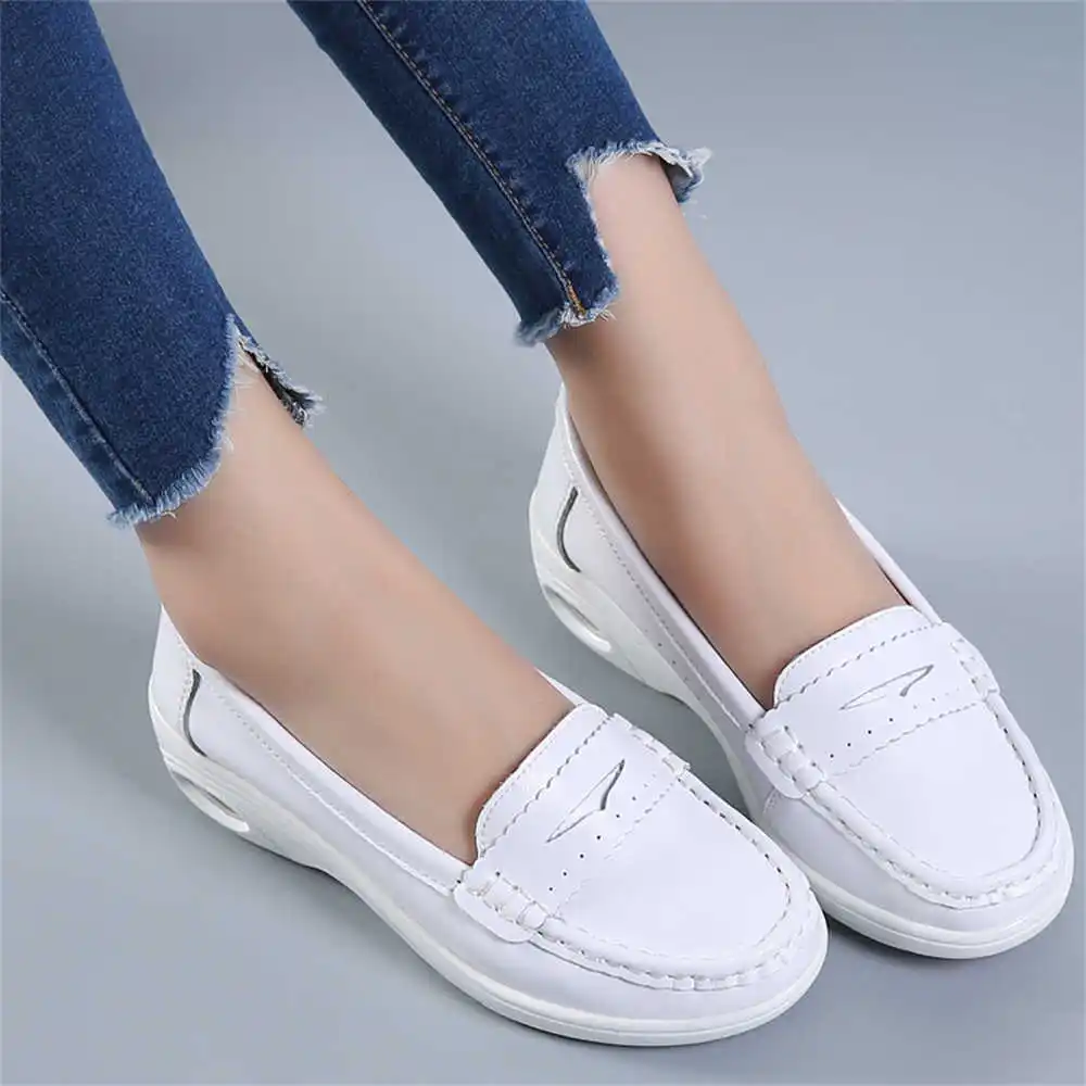 Thick Sole Slipon White Traine - Streetwear Brand Expensive บทวิจารณ์และราคา