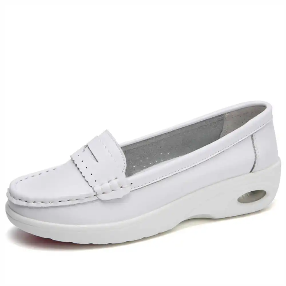 Thick Sole Slipon White Traine - Streetwear Brand Expensive บทวิจารณ์และราคา