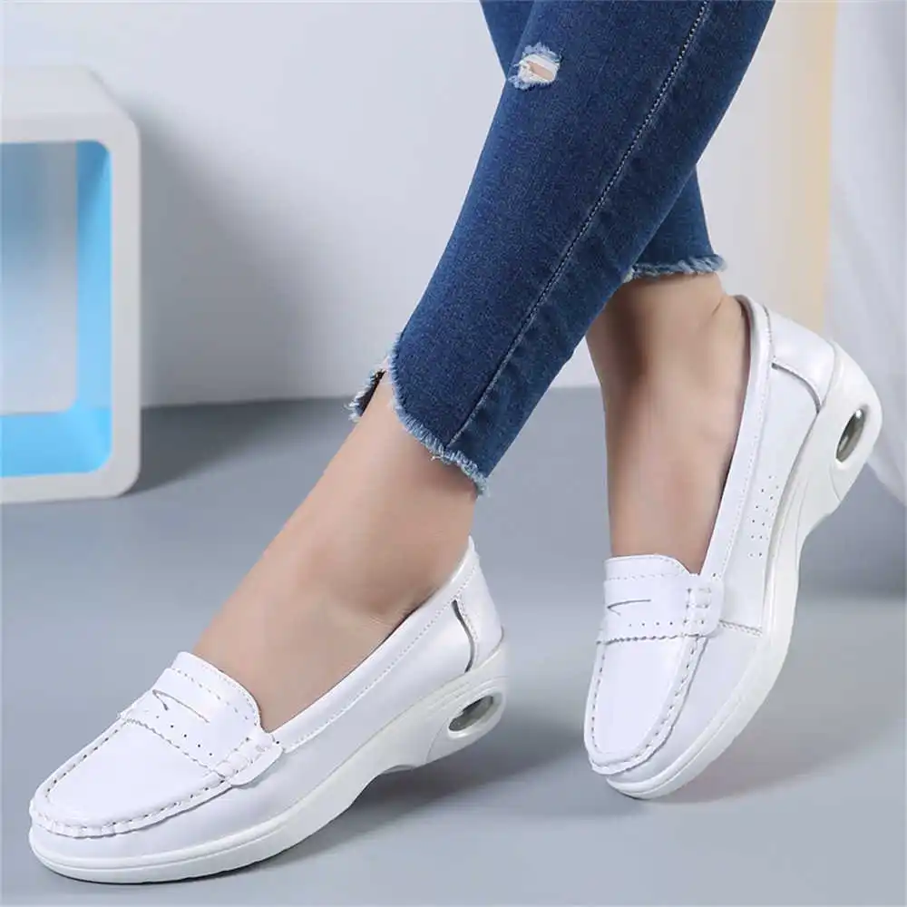 Thick Sole Slipon White Traine - Streetwear Brand Expensive บทวิจารณ์และราคา